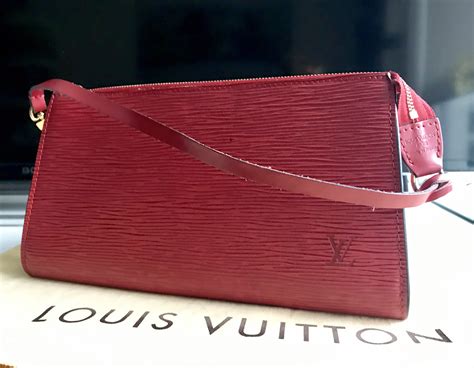 lv epi pochette review|louis vuitton epi.